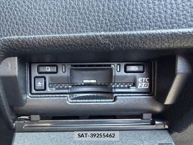 Toyota Crown Sports 2024-11 8658590-6