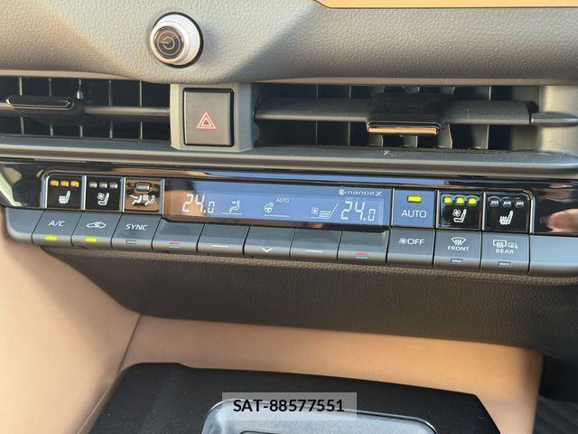 Toyota Crown Sports 2024-02 8666012-15