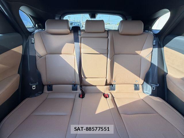 Toyota Crown Sports 2024-02 8666012-20