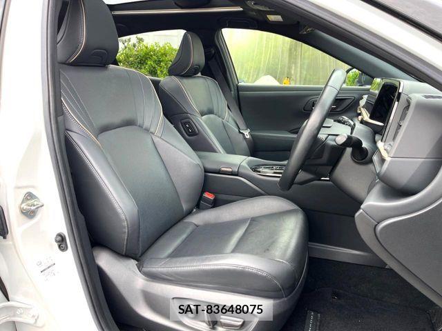 Toyota Crown Sports 2023-12 8658588-9