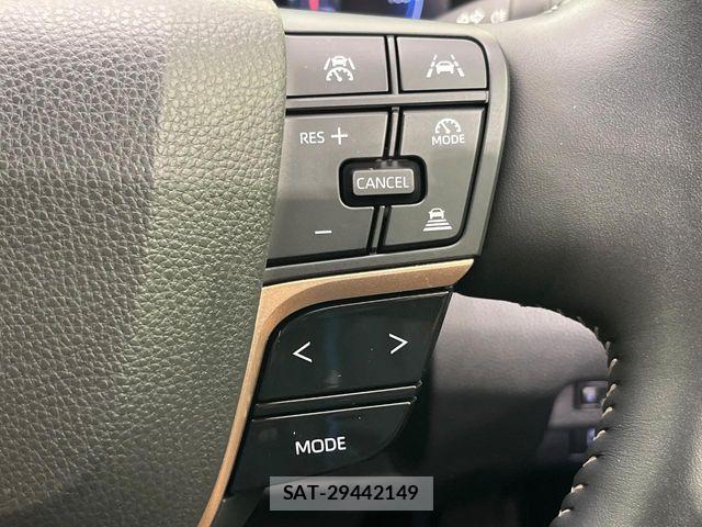 Toyota Crown Sports 2024-08 8828439-6