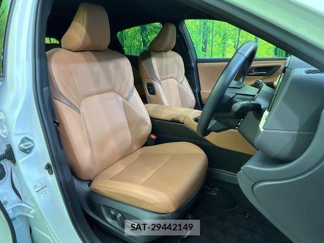 Toyota Crown Sports 2024-08 8828439-7