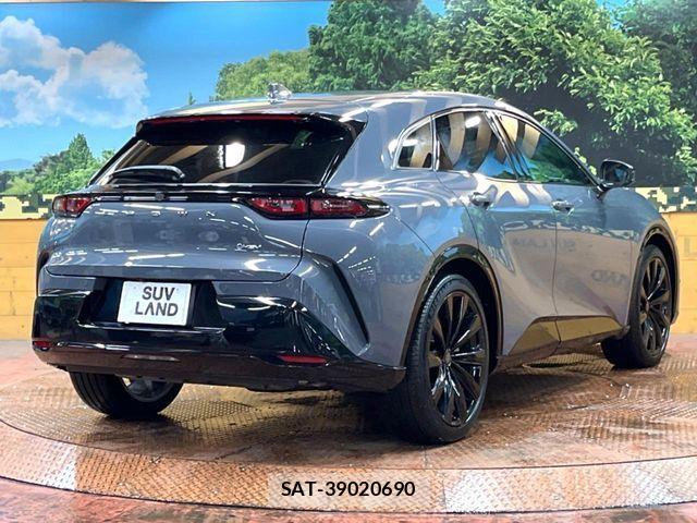 Toyota Crown Sports 2024-06 8828440-16