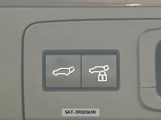 Toyota Crown Sports 2024-06 8828440-5