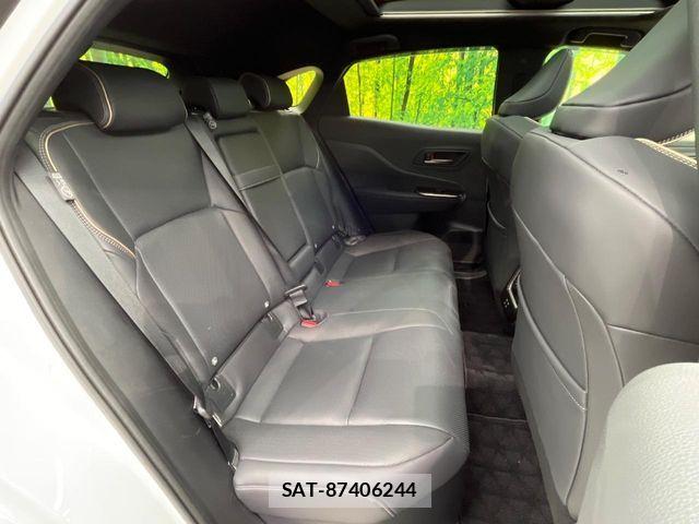 Toyota Crown Sports 2024-08 8828437-8