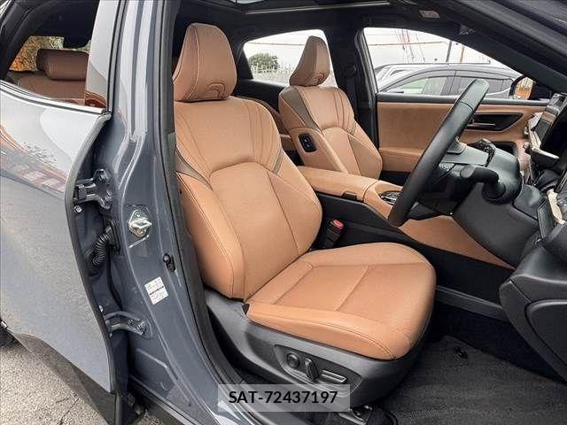 Toyota Crown Sports 2024-06 8828442-15
