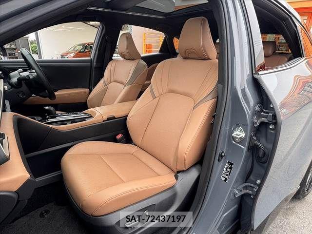 Toyota Crown Sports 2024-06 8828442-16