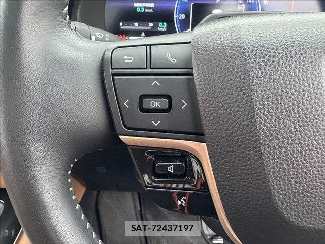 Toyota Crown Sports 2024-06 8828442-24