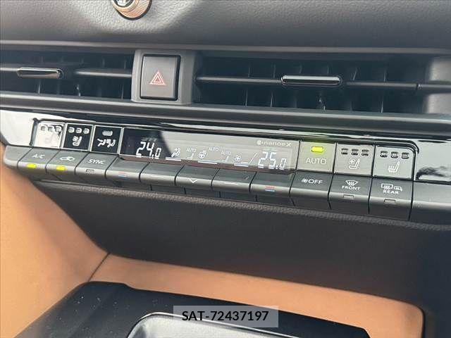 Toyota Crown Sports 2024-06 8828442-3