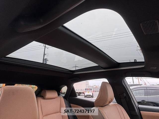 Toyota Crown Sports 2024-06 8828442-4