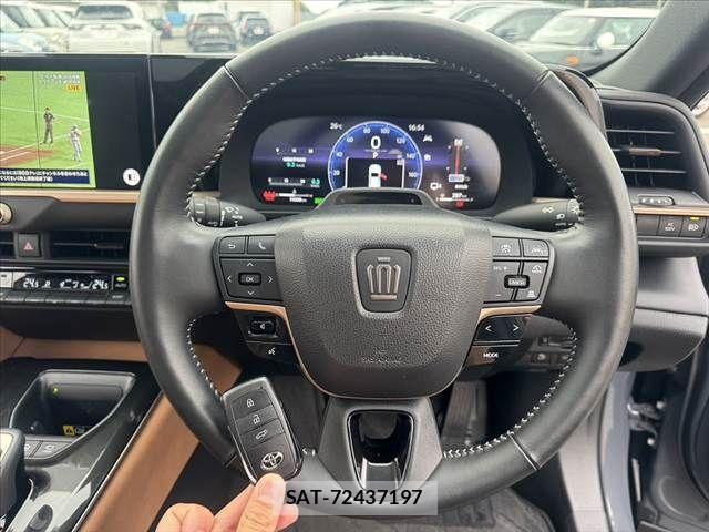 Toyota Crown Sports 2024-06 8828442-6