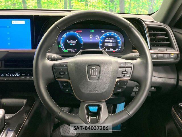 Toyota Crown Sports 2025-02 8848597-7