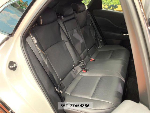 Toyota Crown Sports 2023-12 8870734-10