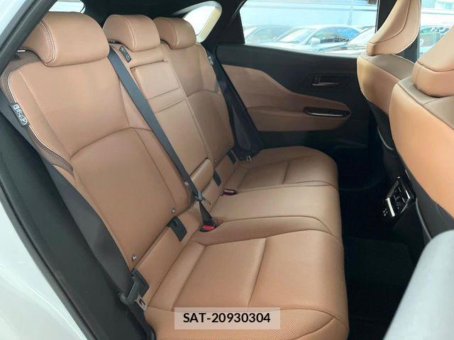 Toyota Crown Sports 2025-02 8870723-8