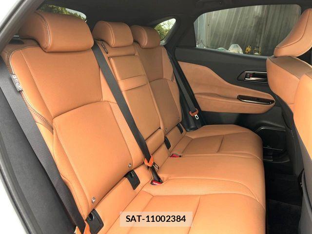 Toyota Crown Sports 2025-03 8879283-12
