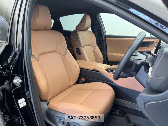 Toyota Crown Sports 2024-10 8879284-5