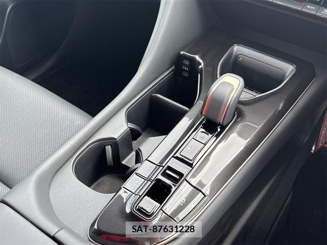 Toyota Crown Sports 2025-07 8879285-10