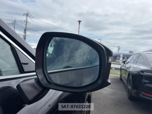 Toyota Crown Sports 2025-07 8879285-16