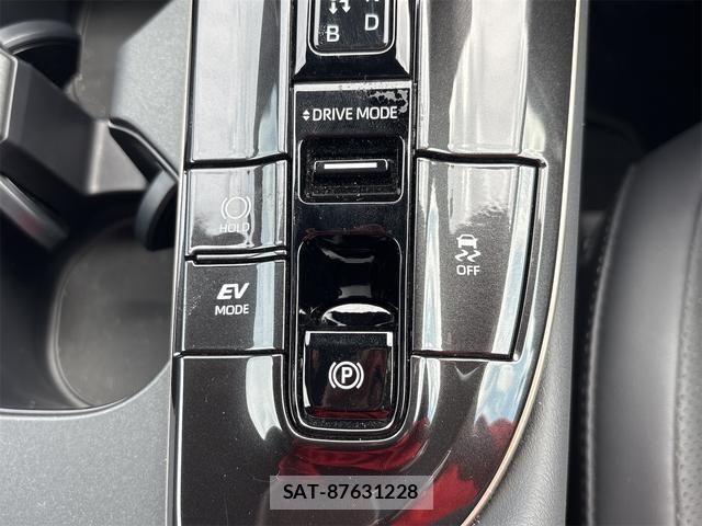Toyota Crown Sports 2025-07 8879285-25