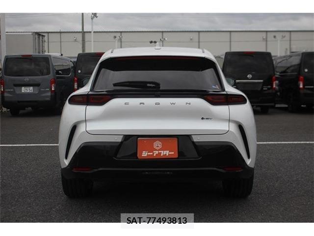 Toyota Crown Sports 2025-04 8879294-9