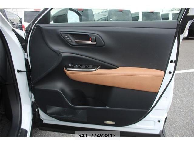 Toyota Crown Sports 2025-04 8879294-17