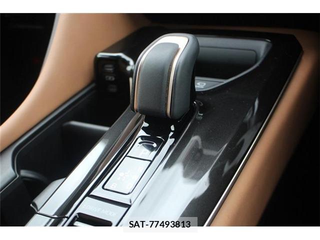 Toyota Crown Sports 2025-04 8879294-22