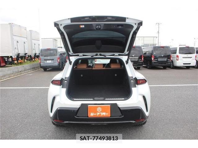 Toyota Crown Sports 2025-04 8879294-26