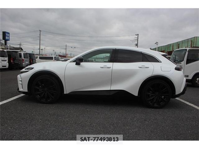 Toyota Crown Sports 2025-04 8879294-7