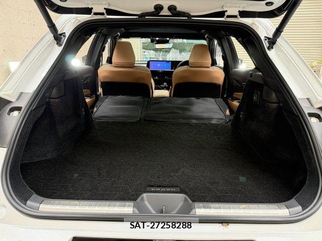 Toyota Crown Sports 2024-12 8879287-8