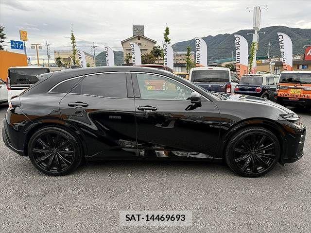Toyota Crown Sports 2024-04 8879295-11
