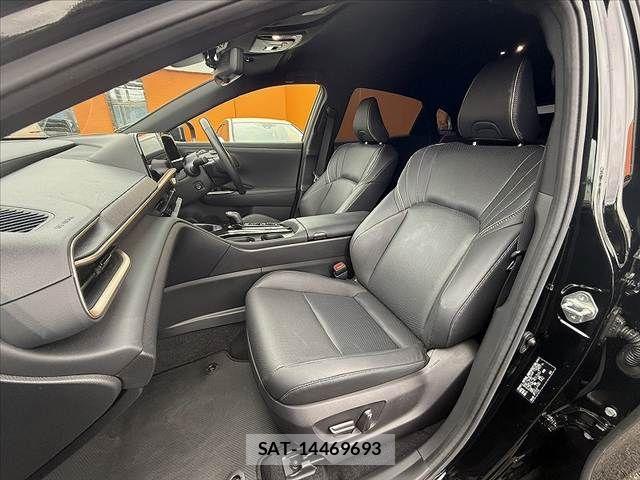 Toyota Crown Sports 2024-04 8879295-16