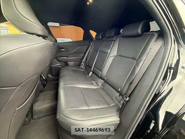 Toyota Crown Sports 2024-04 8879295-17