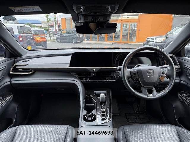 Toyota Crown Sports 2024-04 8879295-1