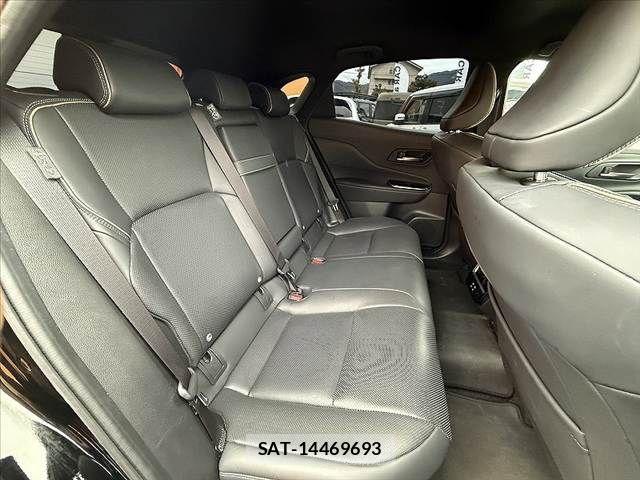 Toyota Crown Sports 2024-04 8879295-19