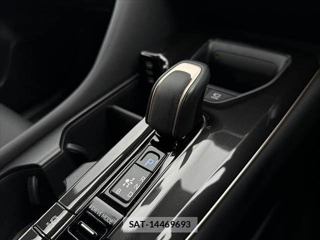 Toyota Crown Sports 2024-04 8879295-23