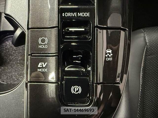 Toyota Crown Sports 2024-04 8879295-27