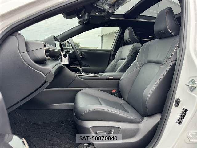Toyota Crown Sports 2024-07 8879288-16