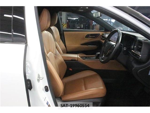 Toyota Crown Sports 2024-04 8883475-28