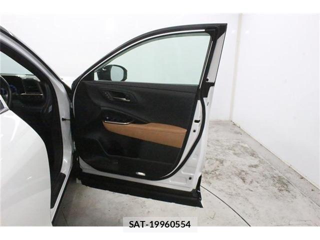 Toyota Crown Sports 2024-04 8883475-29