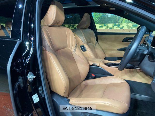 Toyota Crown Sports 2024-03 8883472-7