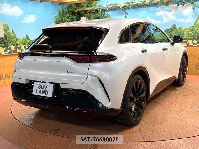 Toyota Crown Sports 2024-04 8883470-16