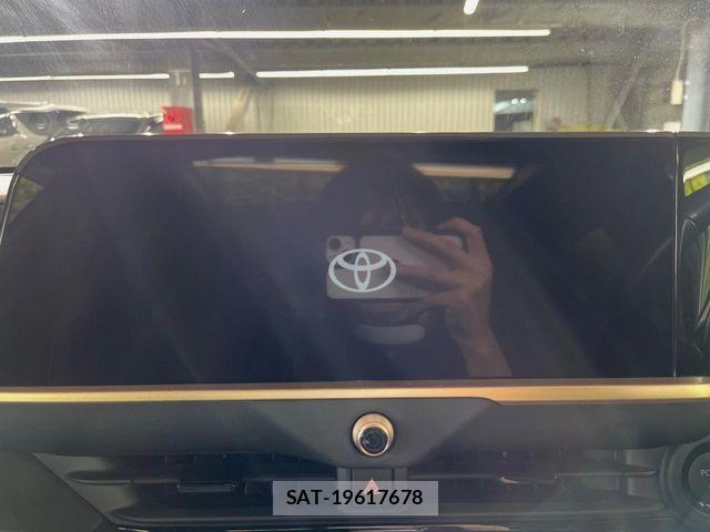 Toyota Crown Sports 2024-10 8883478-3