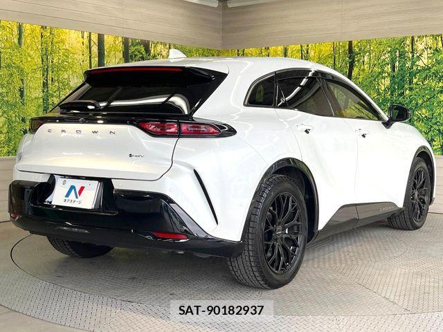 Toyota Crown Sports 2024-01 8883471-16