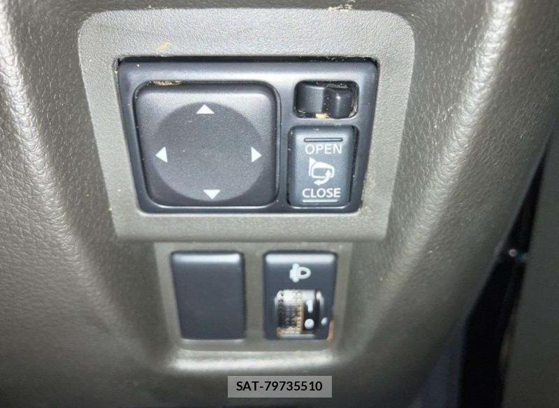 Nissan CUBE 2012-05 1153355-6