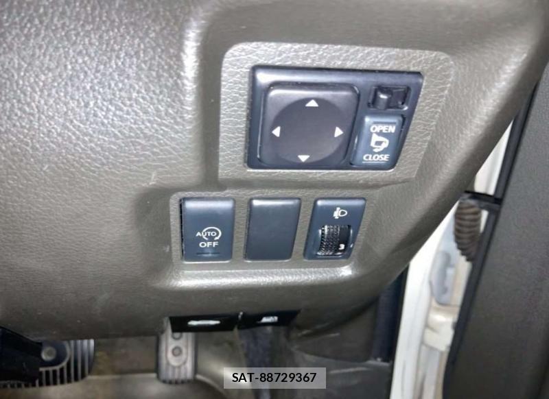 Nissan CUBE 2012-12 1164378-11