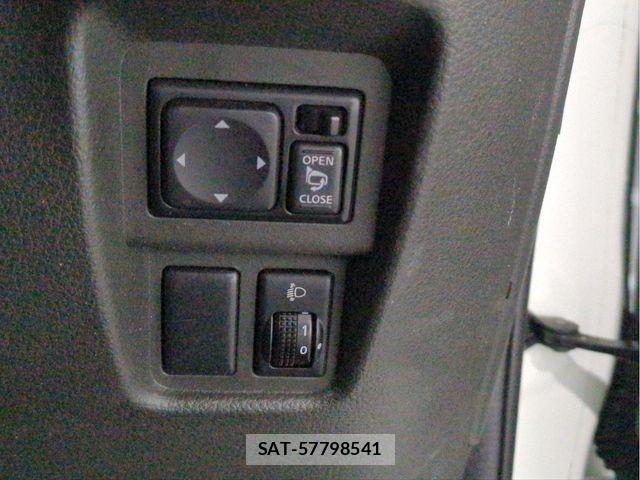 Nissan CUBE 2012-07 4040260-13