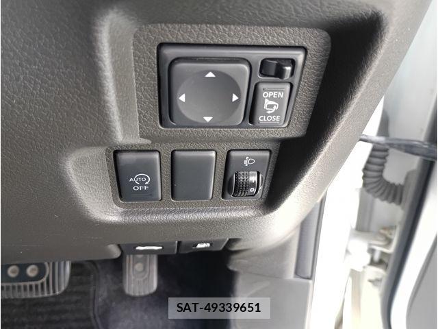 Nissan CUBE 2013-03 6903791-17