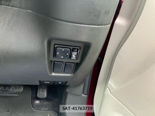 Nissan CUBE 2011-12 7020281-11