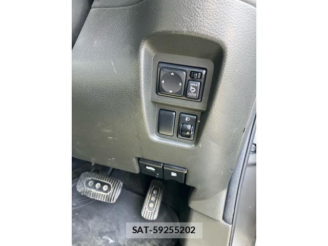 Nissan CUBE 2010-05 7058092-15