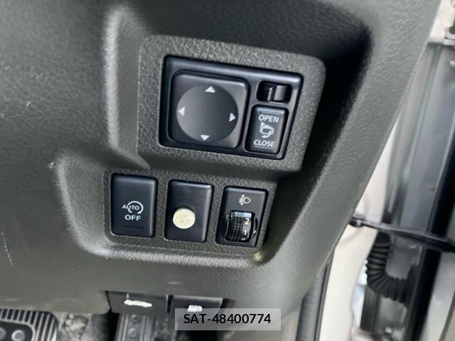 Nissan CUBE 2013-08 7216785-11